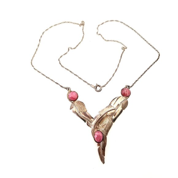 VINTAGE? DESIGNER'S STAMPED SILVER NECKLACE WITH PINK NATURAL CABOCHONS - Picture 8 of 9